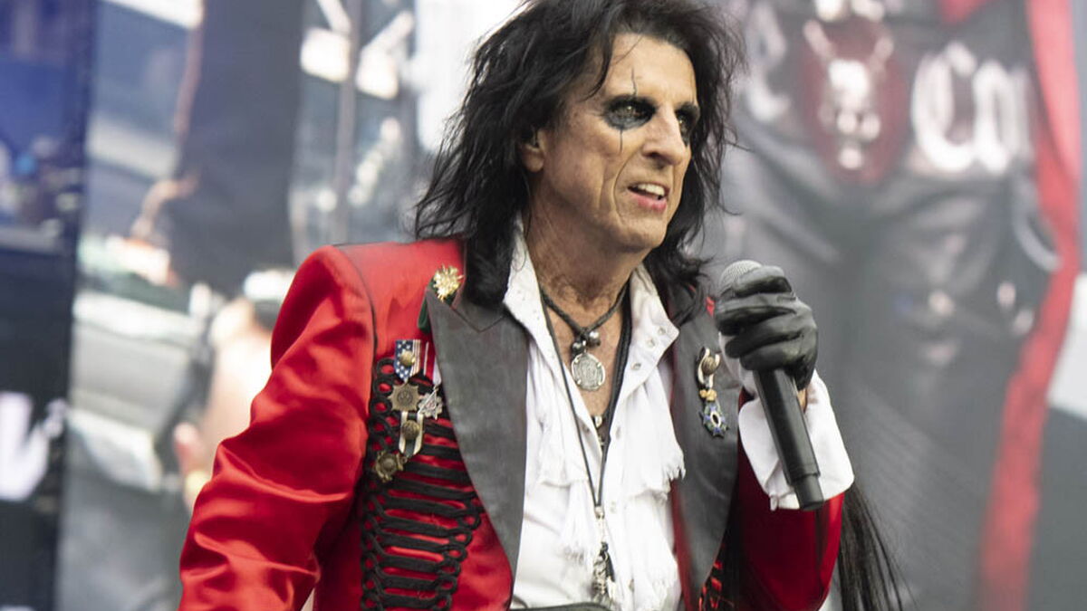 Alice Cooper bedankt sich mit signiertem Album bei Kreditkarten-Finder