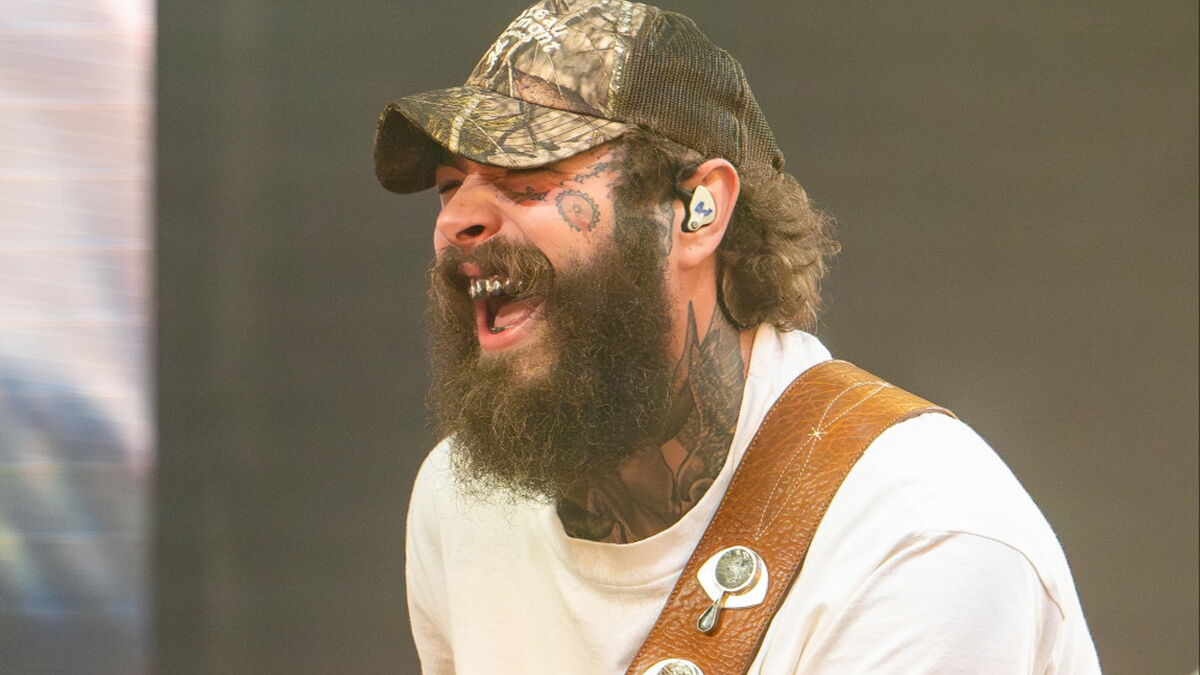 Post Malone gießt Bier für Oliver Tree aus nach tödlichem Hubschrauberabsturz