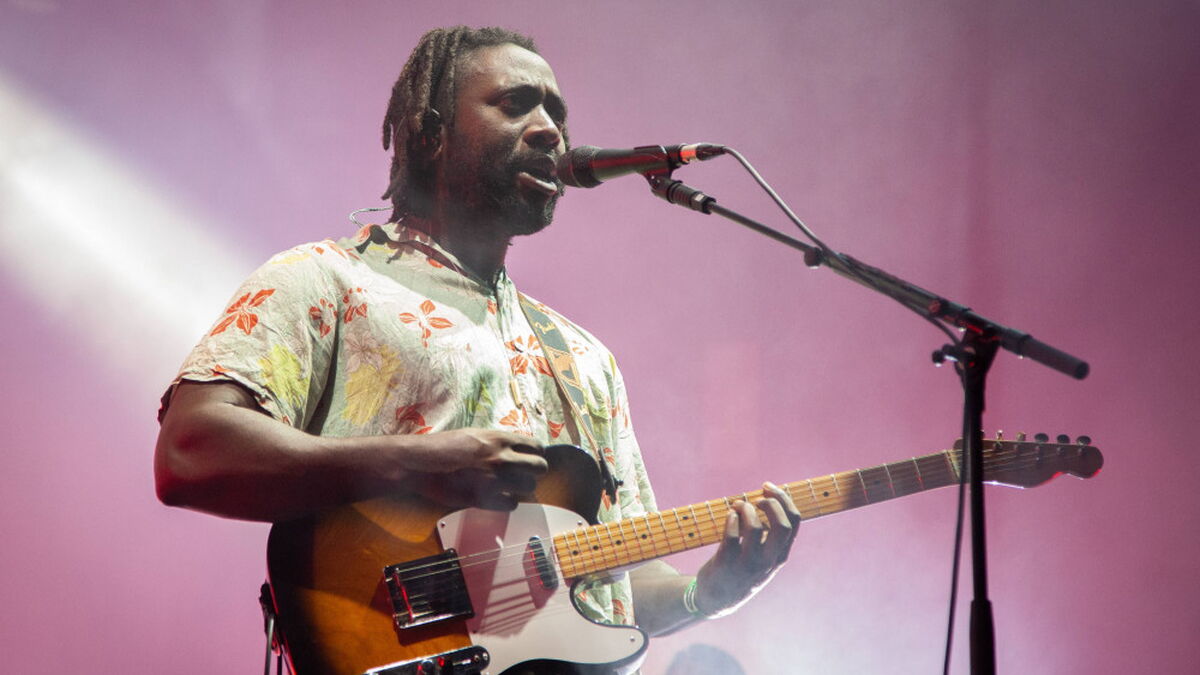 Bloc Party erkunden in neuer Single 'Love Bombs' die 'Gefühle von Verbundenheit'
