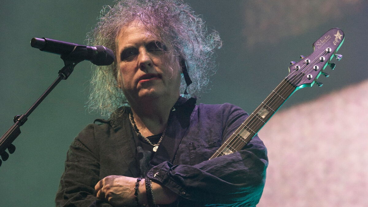 The Cure-Star Robert Smith wettert gegen Chris Martins WM-Halbzeitshow mit Madonna und Justin Bieber