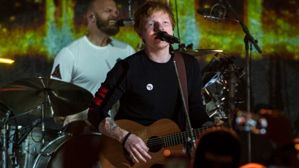 Coldplay spielten zusammen mit Ed Sheeran \'Fix You\' bei intimen London-Konzert