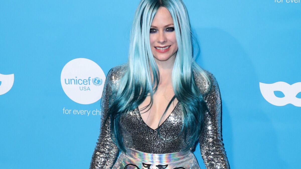 Avril Lavigne kündigt die Erscheinung ihres neuen \'Love Sux\'-Albums an