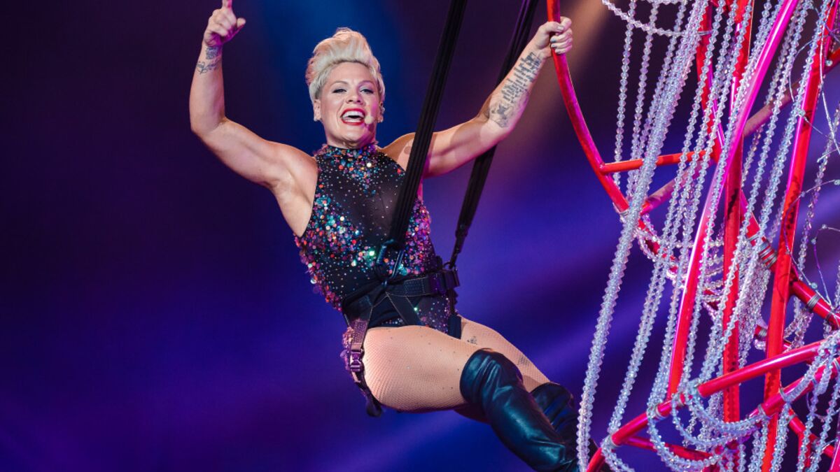 Pink plant spektakuläre Stunts während ihrer \'Summer Carnival\'-Tournee