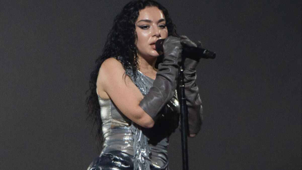 Charli XCX: Album-Verkäufe bedeuten ihr nichts