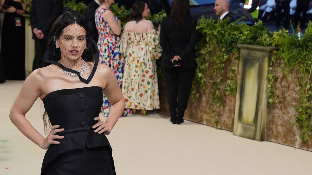 Rosalía singt auf ihrem kommenden Album 'LUX' in 13 Sprachen